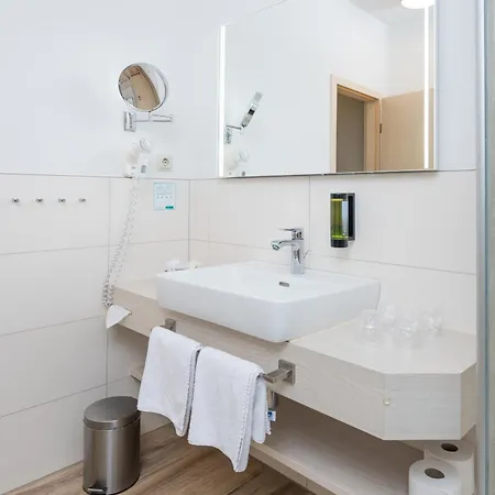 Hotel Haus Am Ruhig Gelegen 50m Zum Ostseestrand *