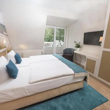 Haus Am Ruhig Gelegen 50m Zum Ostseestrand Hotel