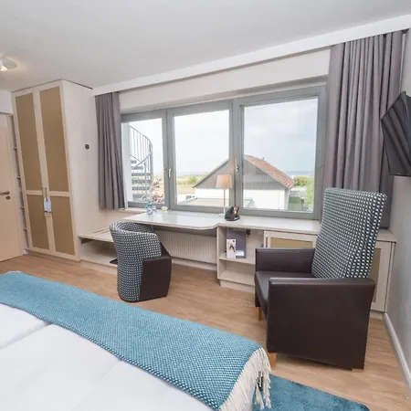 Haus Am Ruhig Gelegen 50m Zum Ostseestrand Hotel